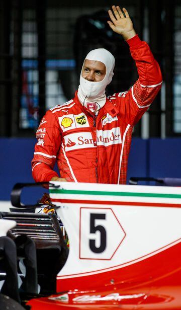 Sebastian Vettel celebrando la pole conseguida en el GP de Singapur. 