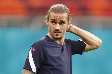 Bucharest (Romania), 27/06/2021.- France's Antoine Griezmann attends an official training session at National Arena stadium, in Bucharest, Romania, 27 June 2021. France will face Switzerland in their Round of 16 UEFA Euro 2020 soccer match, in Bucharest, 