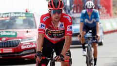 Primoz Roglic y Enric Mas, durante una etapa de la Vuelta a España 2021