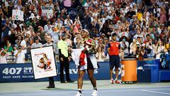 Veteran U.S. tennis player Serena Williams leaves the court following her loss against Switzerland's Belinda Bencic during the National Bank Open in Toronto, Ontario, Canada August 10, 2022.  REUTERS/Cole Burston