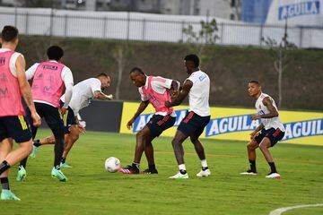 El equipo de Reinaldo Rueda realizó un nuevo entrenamiento en la sede deportiva de la FCF en Barranquilla. Esta viernes viajará a Brasil para el torneo de naciones.