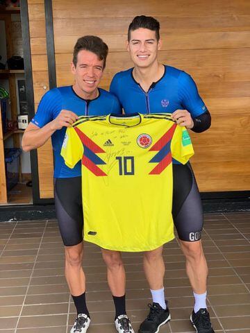 "Aquí nos fuimos a entrenar con el parcero James gracias por el traído, mijo fue un honor". Publicó Rigoberto el pasado 25 de diciembre mientras el jugador del Bayern pasaba vacaciones en Colombia. El '10' de la Selección es un aficionado más a la bicicleta.