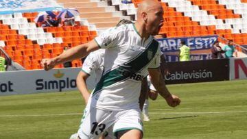 Banfield gana y toma aire