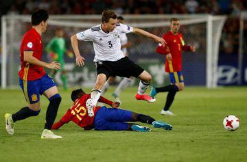 Germany's Yannick Gerhardt fights for the ball with Spain's Inaki Williams.