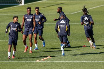 Los jugadores del Madrid, durante el último entrenamiento previo a su partido ante Las Palmas.