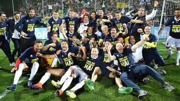 Parma con Sierralta triunfa y vuelve a la Serie A de Italia