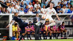 HOUSTON, TEXAS - JULY 01: Nathaniel Mendez-Laing #18 of Guatemala and Liam Millar #11 of Canada attempt to kick the ball during the first half of the Concacaf Gold Cup match at Shell Energy Stadium on July 01, 2023 in Houston, Texas.   Carmen Mandato/Getty Images/AFP (Photo by Carmen Mandato / GETTY IMAGES NORTH AMERICA / Getty Images via AFP)