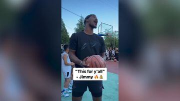 WATCH: Jimmy Butler makes backwards basket, makes it look easy