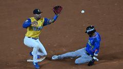 Colombia's Vaqueros de Monteria infielder Fabian Petruz (L) tags out in second base to Venezuela's Leones de Caracas outfielder Angel Reyes (R) during their Caribbean Series baseball game at the Monumental Simon Bolivar stadium in Caracas, on February 8, 2023. (Photo by Yuri CORTEZ / AFP)