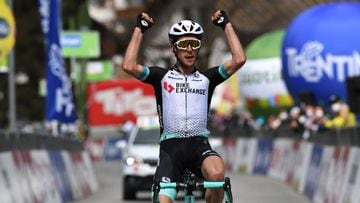 Adam Yates gana la etapa 2 del Tour de Los Alpes con Iv&aacute;n Sosa en el puesto 12.