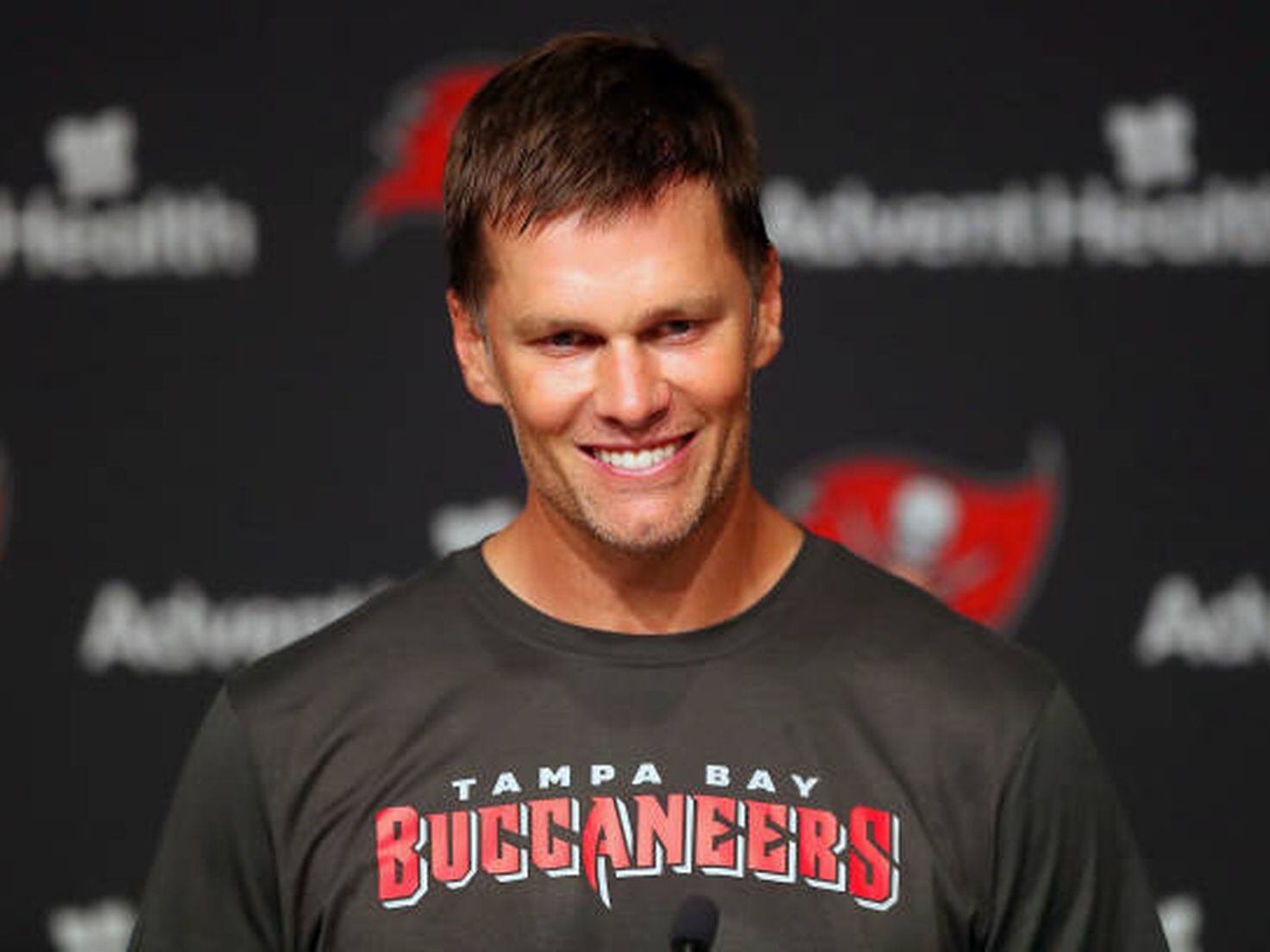Tom Brady changes mind on NFL retirement, will return to Buccaneers