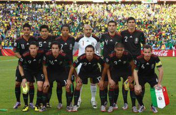 En la inauguración en la Copa del Mundo de Sudáfrica 2010, con el jersey negro