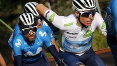 Alejandro Valverde y Enric Mas, del Movistar, ruedan durante la quinta etapa de la Vuelta a Espa&ntilde;a 2020 entre Huesca y Sabi&ntilde;&aacute;nigo. 