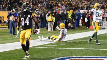 PITTSBURGH, PA - NOVEMBER 26: Antonio Brown #84 of the Pittsburgh Steelers reacts after a 33 yard touchdown reception in the fourth quarter during the game against the Green Bay Packers at Heinz Field on November 26, 2017 in Pittsburgh, Pennsylvania.   Joe Sargent/Getty Images/AFP == FOR NEWSPAPERS, INTERNET, TELCOS &amp; TELEVISION USE ONLY ==