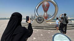 Soccer Football - Qatar to stage 2023 Asian Cup after the World Cup - Doha, Qatar - October 17, 2022 A woman takes a photograph of the FIFA World Cup Qatar 2022 countdown clock after Qatar was confirmed as the host nation of the 2023 AFC Asian Cup REUTERS/Hamad I Mohammed