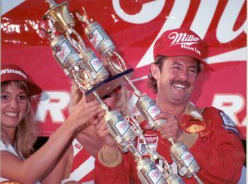 Tim Richmond fue un piloto estadounidensede la serie NASCAR. Murió el 13 de agosto de 1989 y dos semanas después se reveló que había padecido de sida. Se había infectado por tener relaciones sexuales con una mujer sin identificar.