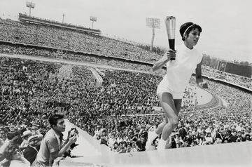 El 12 de octubre de 1968, en el Estadio Azteca, la atleta ─ considerada la mejor deportista femenina en la época─ hizo historia al convertirse en la primera mujer que encendió el pebetero de unos Juegos Olímpicos.