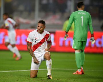 El delantero y capitán de la selección peruana dio positivo por cocaína en un control de dopaje el pasado octubre. Sancionado con un año lejos de los terrenos de juego se pierde el Mundial de Rusia 2018.