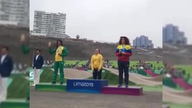 Mariana Pajón y su tierno salto al podio para recibir medalla de oro