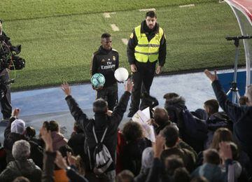 Vinicius in front of fans at a Real Madrid open training session on December 30th.