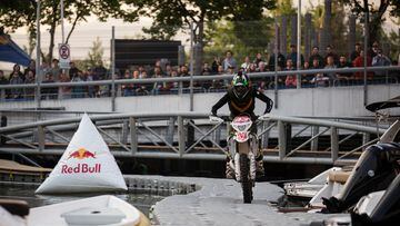 Las motos se toman Santiago: 100 metros de hard enduro en el Parque Bicentenario