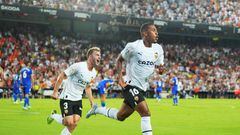 VALENCIA, SPAIN - SEPTEMBER 04: Samuel Lino of Valencia CF celebrates after scoring their team's second goal during the LaLiga Santander match between Valencia CF and Getafe CF at Estadio Mestalla on September 04, 2022 in Valencia, Spain. (Photo by Aitor Alcalde/Getty Images)