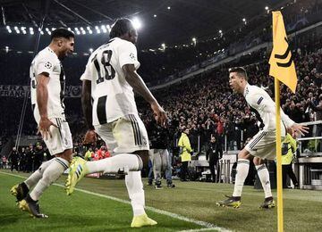 Cristiano Ronaldo celebrates with Emre Can and Moise Kean.