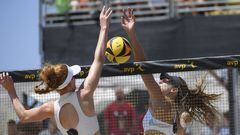 MANHATTAN BEACH, CA - AUGUST 21: Kelley Kolinske blocks the ball against Kelly Cheng during the championship match of AVP Gold Series Manhattan Beach Open on August 21, 2022 in Manhattan Beach, California. Kelley Kolinske and Sarah Hughes defeated Kelly Cheng and Betsi Flint to be the new champions   Kevork Djansezian/Getty Images/AFP
== FOR NEWSPAPERS, INTERNET, TELCOS & TELEVISION USE ONLY ==