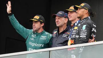 Newey, con Alonso, Verstappen y Hamilton en el podio de Canadá.