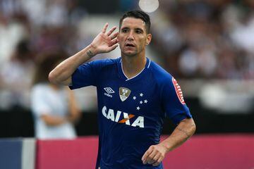 Mediocampista brasileño de 34 años, su último equipo fue el Cruzeiro y es libre para fichar con cualquier otra institución.