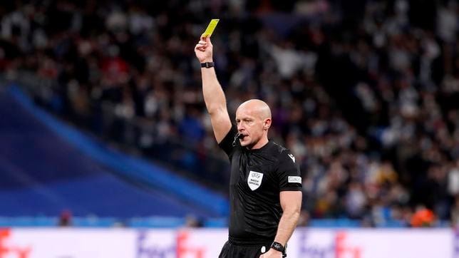 Who is Szymon Marciniak, the referee for Liverpool vs Villarreal?