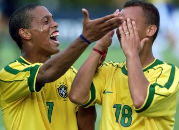 El 21 de septiembre de 1997 ganó con Brasil el Mundial Sub-17 al imponerse a Ghana por 2-1.