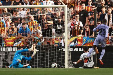 Así marcó Diego López el gol del Valencia.