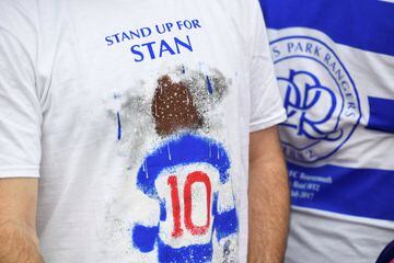 QPR fan shows their support for Stan Bowles.