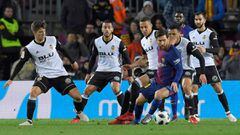 El Valencia se defendi&oacute; en todo momento aunque no le sirvi&oacute; para ganar en el Camp Nou.
