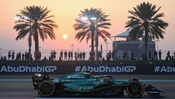 Fernando Alonso, con el Aston Martin en el GP de Abu Dhabi.