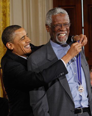 En 2011 fue condecorado con la Medalla de la Libertad por Barack Obama. 