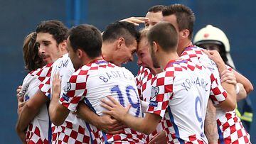 Los jugadores croatas celebran el &uacute;nico gol del partido. 