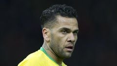 Alves disputa su primer partido de fútbol en la cárcel