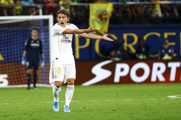 Luca Modric reacts during the match between Villarreal and Real Madrid.