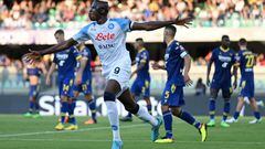VERONA, ITALY - AUGUST 15: Victor Osimhen of Napoli celebrates after scoring their team's second goal during the Serie A match between Hellas Verona and SSC Napoli at Stadio Marcantonio Bentegodi on August 15, 2022 in Verona, . (Photo by Alessandro Sabattini/Getty Images)