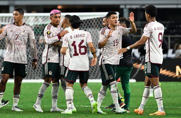 Mexico beat Costa Rica to make it to the semi-finals of the Gold Cup.