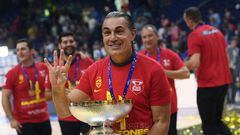 Basketball - EuroBasket Championship - Final - Spain v France - Mercedes-Benz Arena, Berlin, Germany - September 18, 2022  Spain coach Sergio Scariolo poses with the trophy after winning the final REUTERS/Annegret Hilse