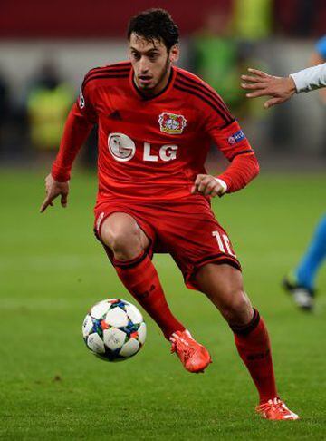6. Hakan Calhanoglu, (21), volante turco del Bayer Leverkusen. Su pase está tasado en 27.431 millones de euros. 