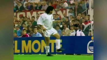 Bilardo insistió en el fichaje de Maradona para el Sevilla en la 92-93. Fue un parto, pero llegó. El argentino dejó una imagen icónica cuando fue a sacar un córner en un Sevilla-Zaragoza y le dio unos toques a una bola de papel de plata.