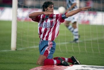 El jugador del Atlético de Madrid, Kiko Narváez, celebraba algunos de sus goles al estilo arquero, como esta celebración tras marcar a la Real Sociedad en 1998.