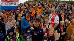 Max Verstappen con fans holandeses.