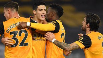 Raúl Jiménez scores an amazing goal for Wolverhampton