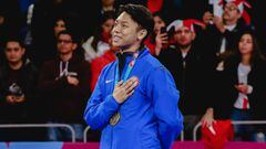 El joven atleta de 19 a&ntilde;os, Alex Lee, le dio a Estados Unidos su primera medalla de oro en poomsae. Cabe mencionar que tambi&eacute;n fue el primer metal dorado de la competencia.