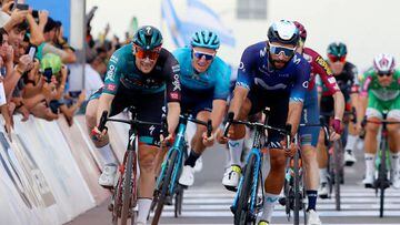 SAN JUAN, ARGENTINA - JANUARY 28: (L-R) Sam Bennett of Ireland and Team Bora - Hansgrohe and Fernando Gaviria of Colombia and Movistar Team cross the finish line during the 39th Vuelta a San Juan International 2023, Stage 6 a 144.9km stage from Velódromo Vicente Chancay to Velódromo Vicente Chancay / #VueltaSJ2023 / on January 28, 2023 in San Juan, Argentina. (Photo by Maximiliano Blanco/Getty Images)